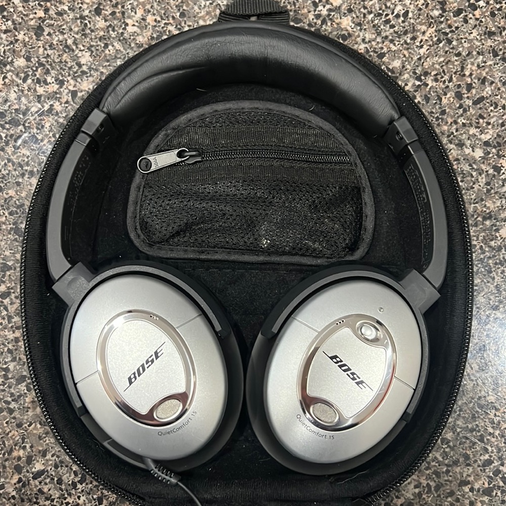 Bose Quiet Comfort 15 Acoustic Noise Cancelling Headphones